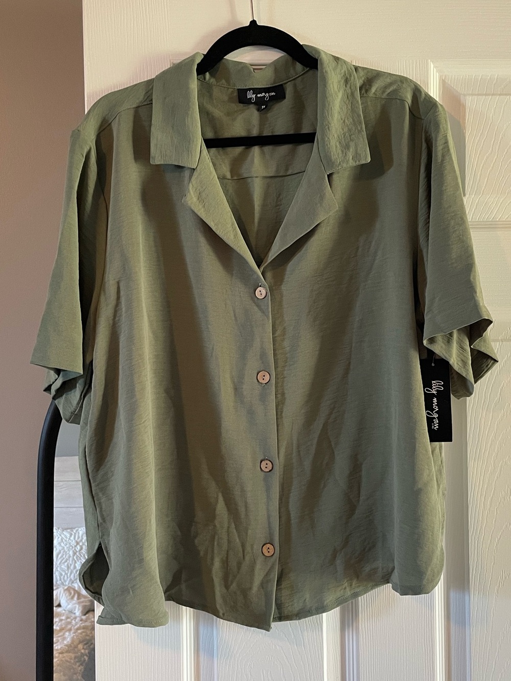 Short sleeve button up